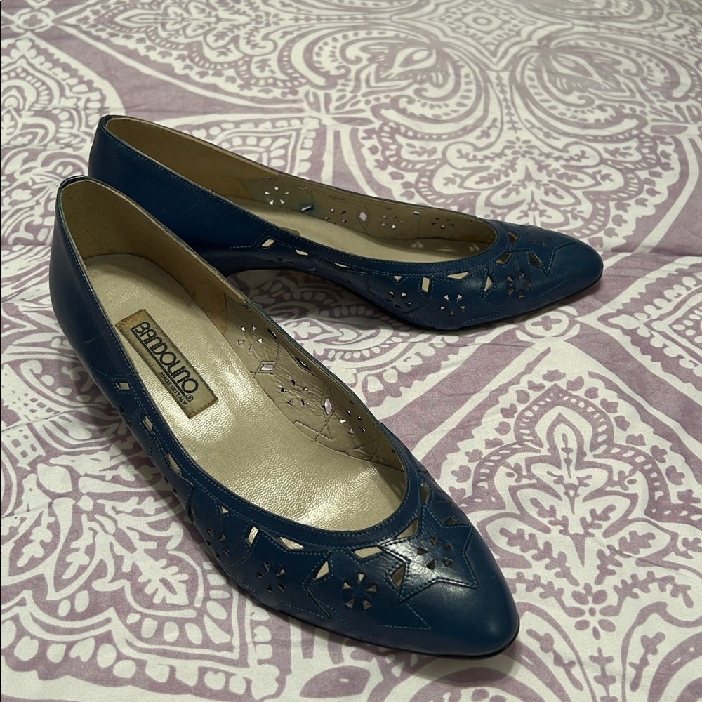 Vintage Bandolino Blue Heels With Stars Cut Out Made in Italy Sz 8